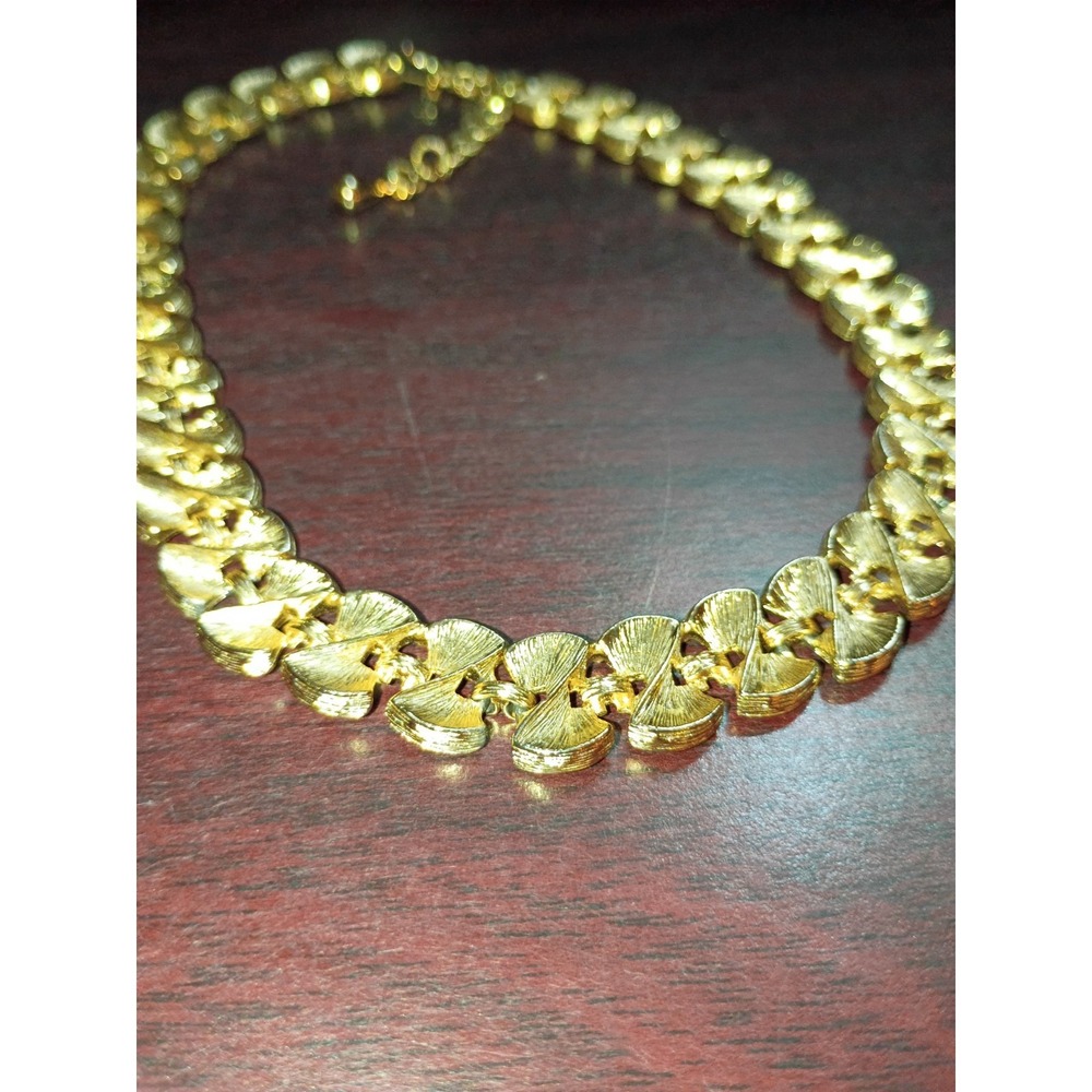 Monet Gold Tone Choker Necklace Vintage Signed Textured - Picture 5 of 5